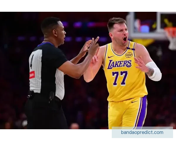 东契奇带伤鏖战三分绝平三不沾效率低迷31分遗憾吞里程悲