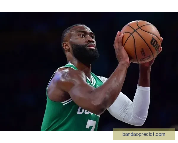 布朗赛季第33次得分30+平皮尔斯队史第5位置 称对战雷霆渴望胜利